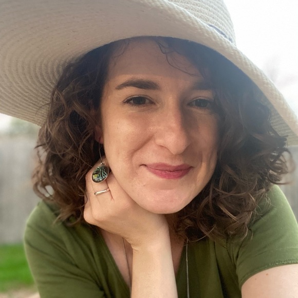 Meet your Posher, Julia - Picture 3 of 3